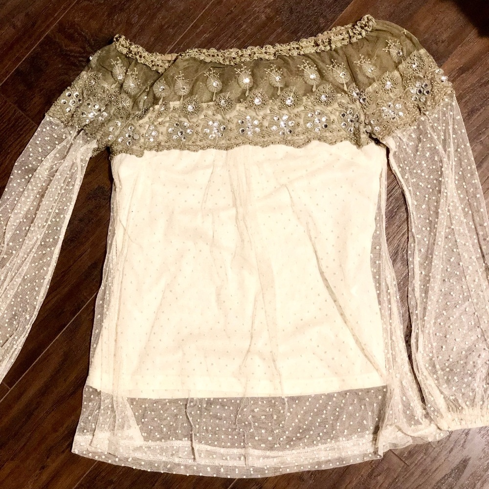 Beautiful boutique long sleeve on or off shoulder